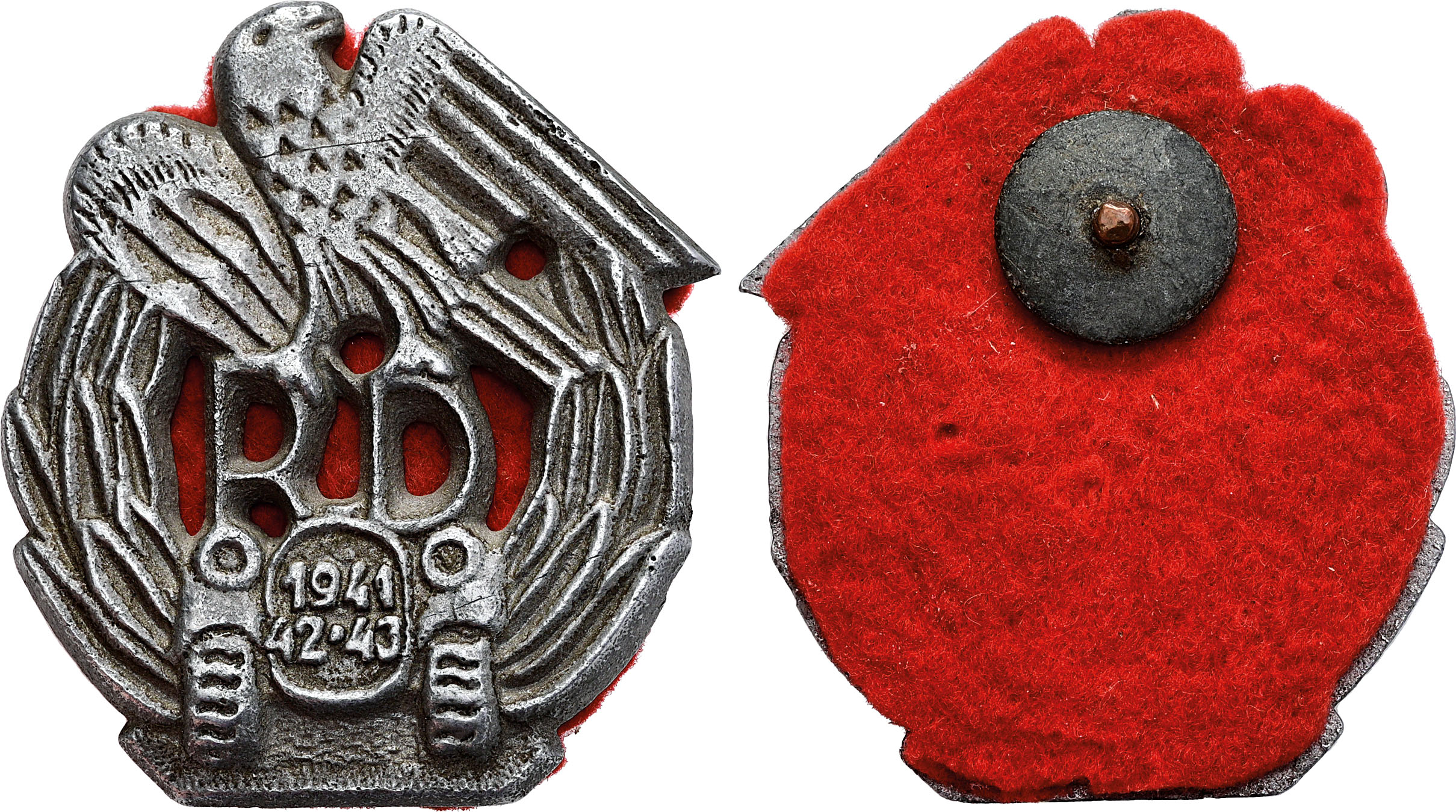 Abzeichen der Schnellen Division [Odznak Rychlej Divíza] (1942). 2.  Modell (mit den Jahreszahlen 1941/42-43), wohl Aluminium, mit rotem  Filz-Hintergrund, mit Schraube und Schraubscheibe. KAK S. 117; SE1 S. 8